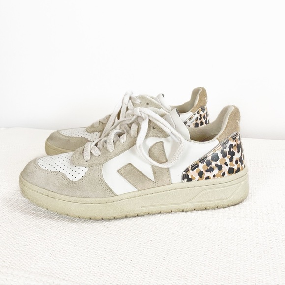 Veja Womens V-10 Leather Sneakers in Animal Print Limited Edition size 6 - Picture 2 of 11
